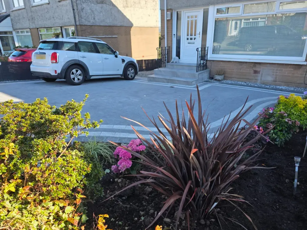 Monobloc driveway with granite setts and planting by RS Bespoke Gardens